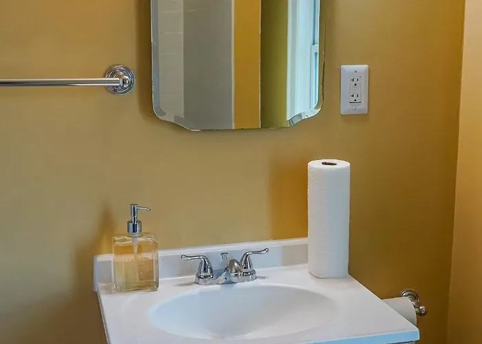 Cozy Corner, Stylish 1bed Near Navy Base! * Waukegan
