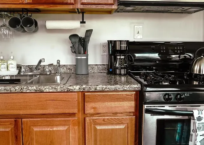 Apartment Cozy Corner, Stylish 1bed Near Navy Base! Waukegan