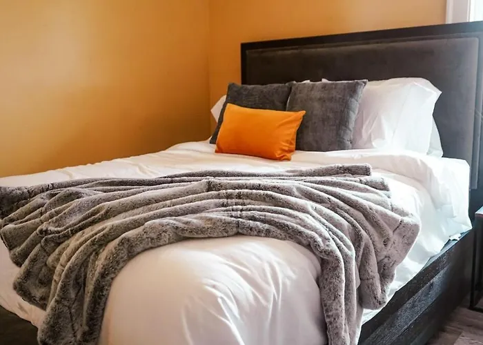 Apartment Cozy Corner, Stylish 1bed Near Navy Base! Waukegan