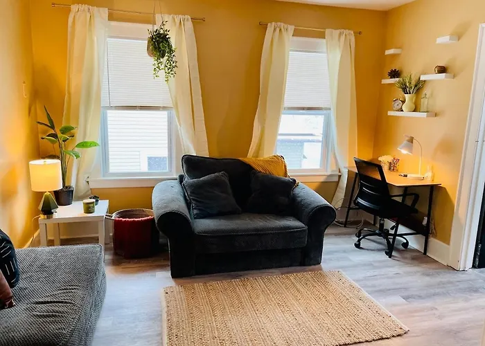 Cozy Corner, Stylish 1bed Near Navy Base! Apartment Waukegan