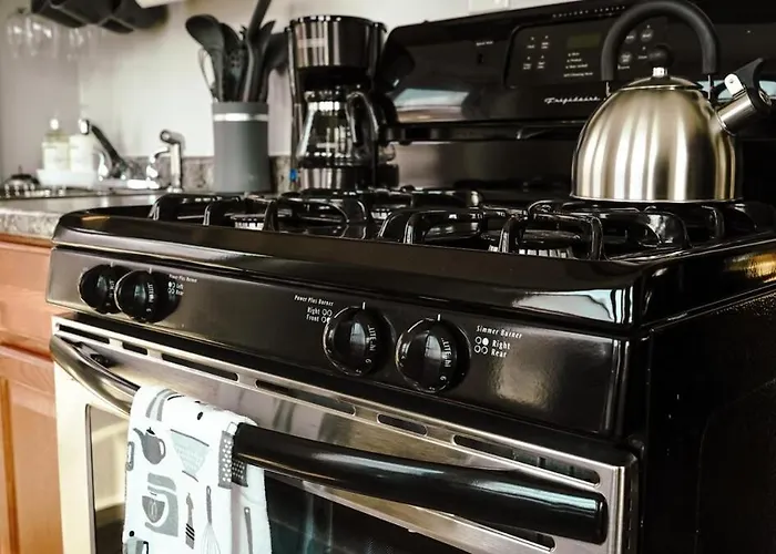 Apartment Cozy Corner, Stylish 1bed Near Navy Base!