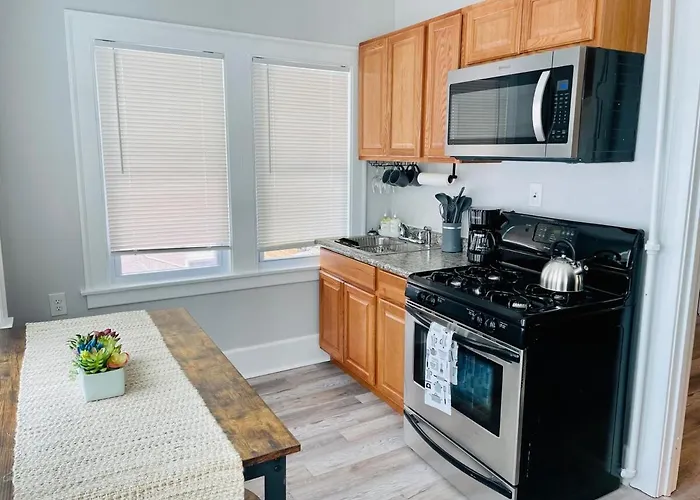 Cozy Corner, Stylish 1bed Near Navy Base! Apartment Waukegan